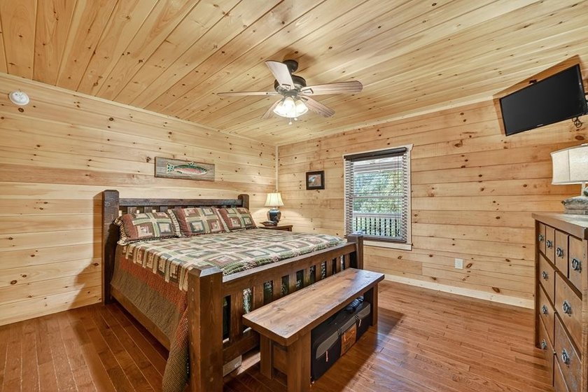 Escape to serenity on your own secluded creek haven in the North - photo 28