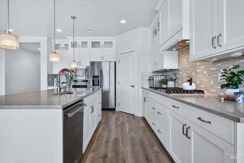 Custom home in the prestigious Red Hawk Ridge community. This - photo 8