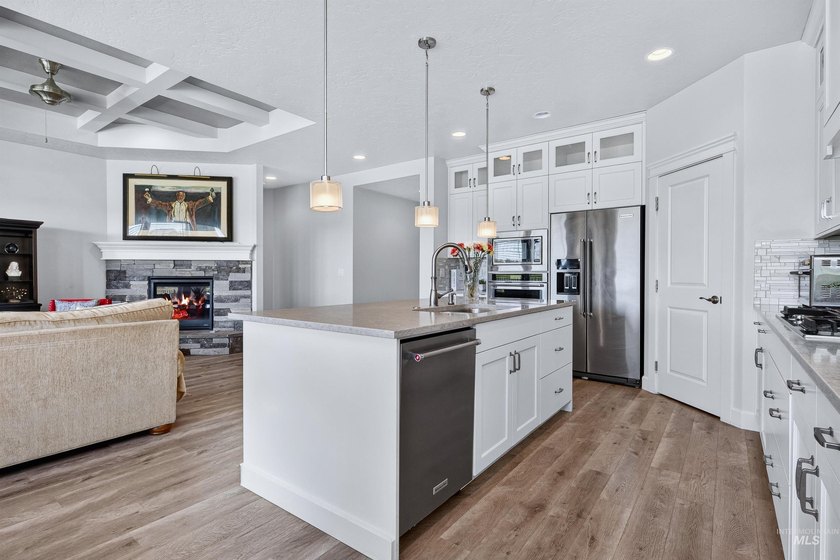 Custom home in the prestigious Red Hawk Ridge community. This - photo 9