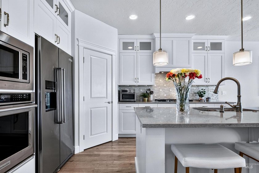 Custom home in the prestigious Red Hawk Ridge community. This - photo 10