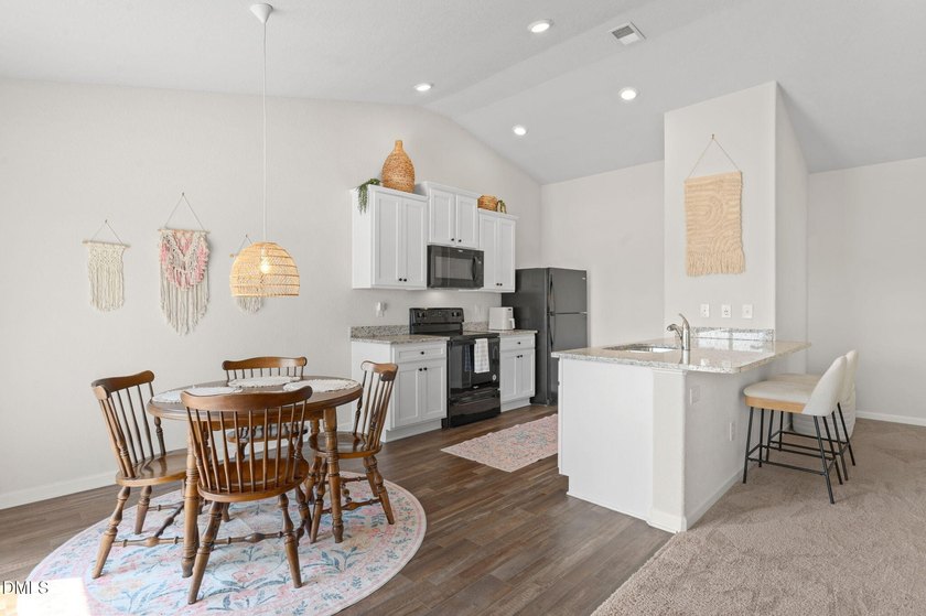 Welcome home to this beautifully maintained ranch in the heart - photo 14