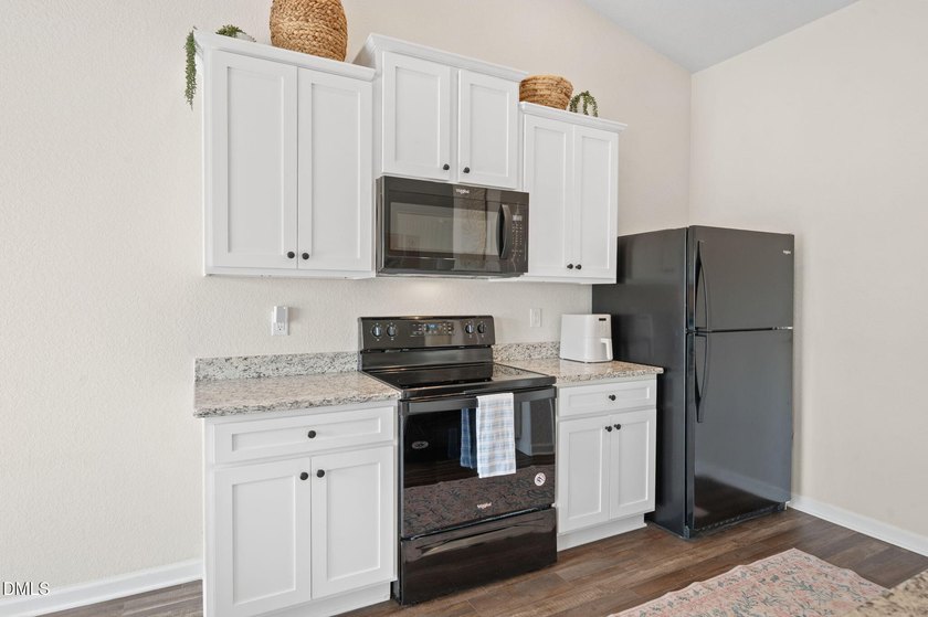 Welcome home to this beautifully maintained ranch in the heart - photo 16