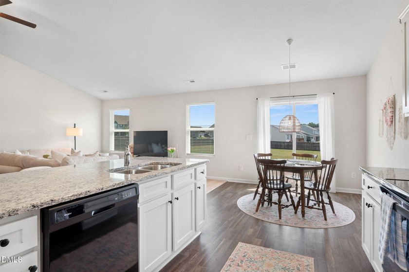 Welcome home to this beautifully maintained ranch in the heart - photo 19