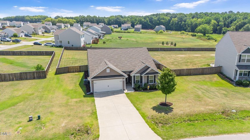 Welcome home to this beautifully maintained ranch in the heart - photo 30