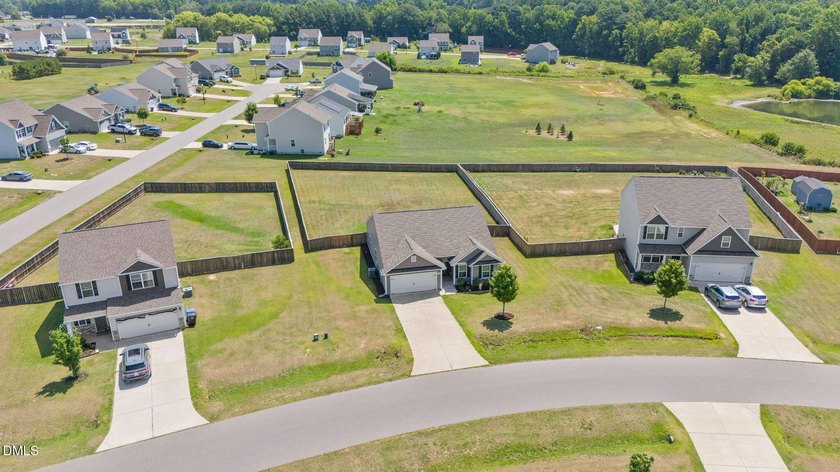 Welcome home to this beautifully maintained ranch in the heart - photo 31