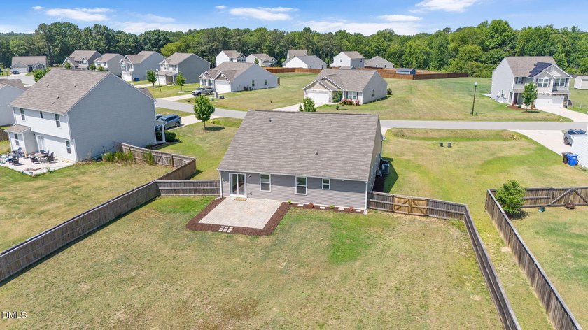 Welcome home to this beautifully maintained ranch in the heart - photo 33