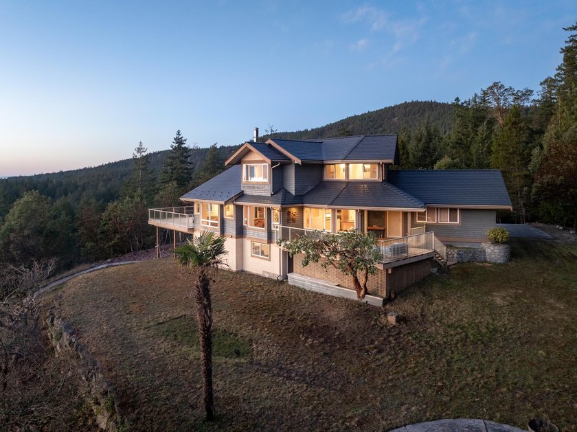 Sensational private parkland estate above Secret Cove in - photo 3