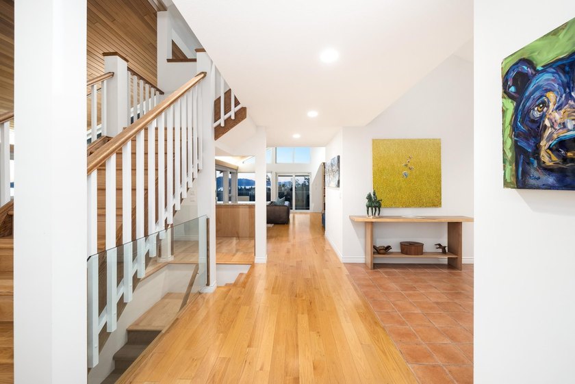 Sensational private parkland estate above Secret Cove in - photo 4