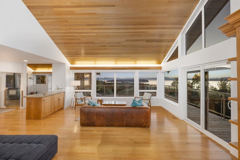 Sensational private parkland estate above Secret Cove in - photo 8