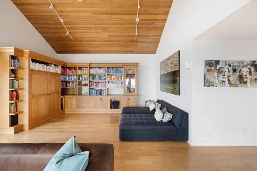 Sensational private parkland estate above Secret Cove in - photo 10