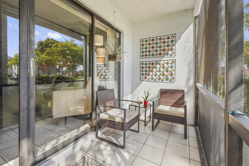 Welcome to this beautifully updated 2-bedroom, 2-bathroom - photo 20
