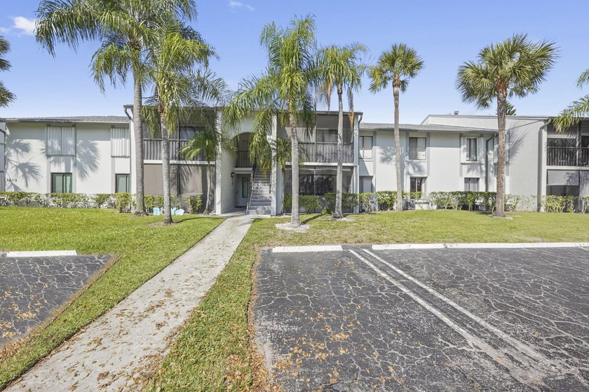 Welcome to this beautifully updated 2-bedroom, 2-bathroom - photo 24