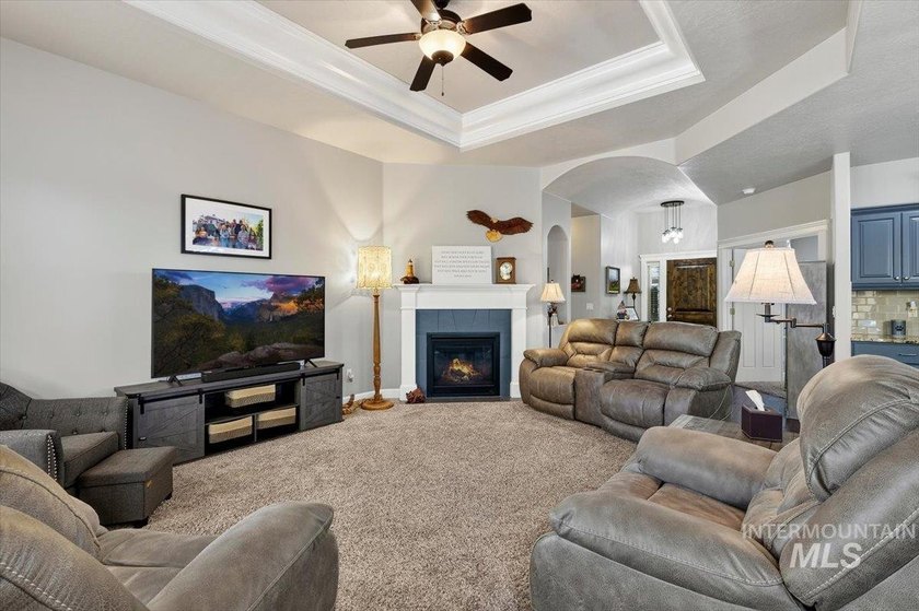 Meticulously maintained &amp; showing true pride of ownership inside - photo 6