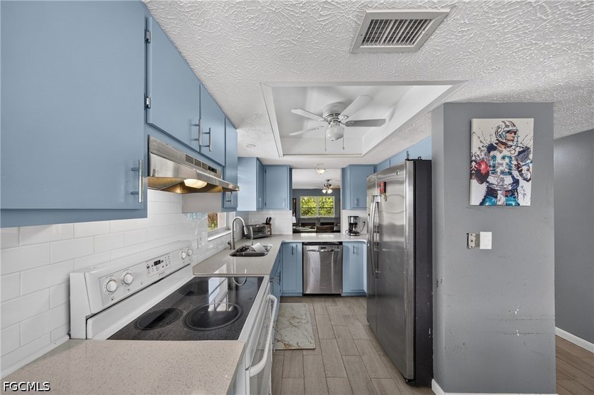 Welcome to Sunward, a well-maintained community ideally situated - photo 12