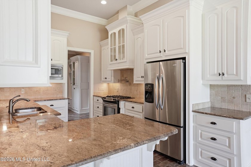 This stunning custom built, one owner home, constructed in 2009 - photo 13