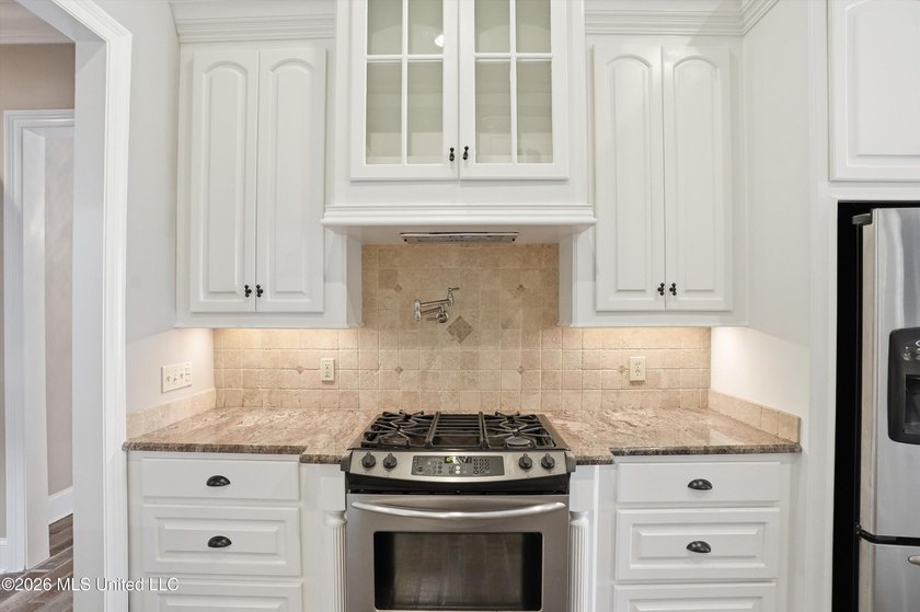 This stunning custom built, one owner home, constructed in 2009 - photo 14