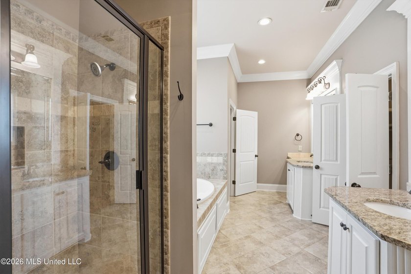 This stunning custom built, one owner home, constructed in 2009 - photo 23