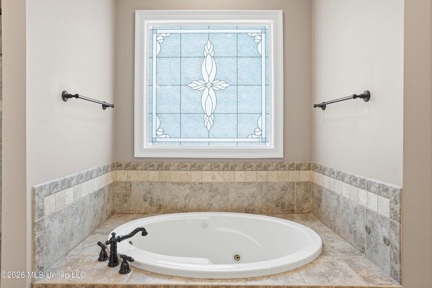 This stunning custom built, one owner home, constructed in 2009 - photo 25