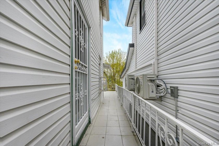 Legal one dwelling detached home in the Bronx featuring 3 - photo 26