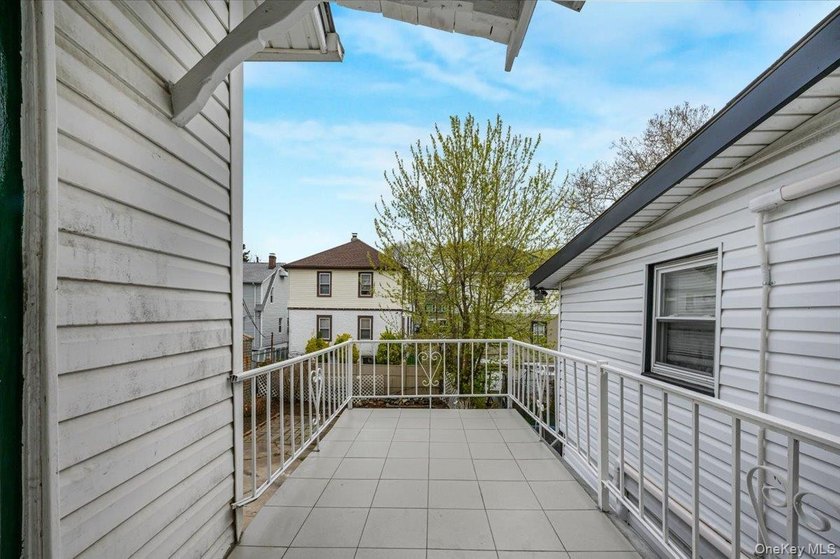 Legal one dwelling detached home in the Bronx featuring 3 - photo 27