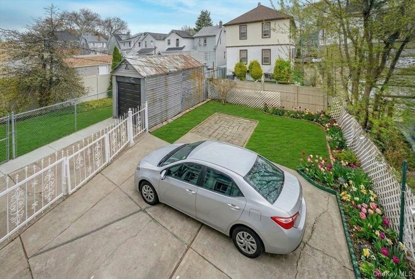 Legal one dwelling detached home in the Bronx featuring 3 - photo 29