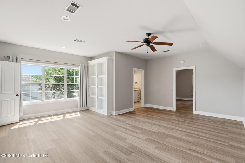 This stunning custom built, one owner home, constructed in 2009 - photo 34