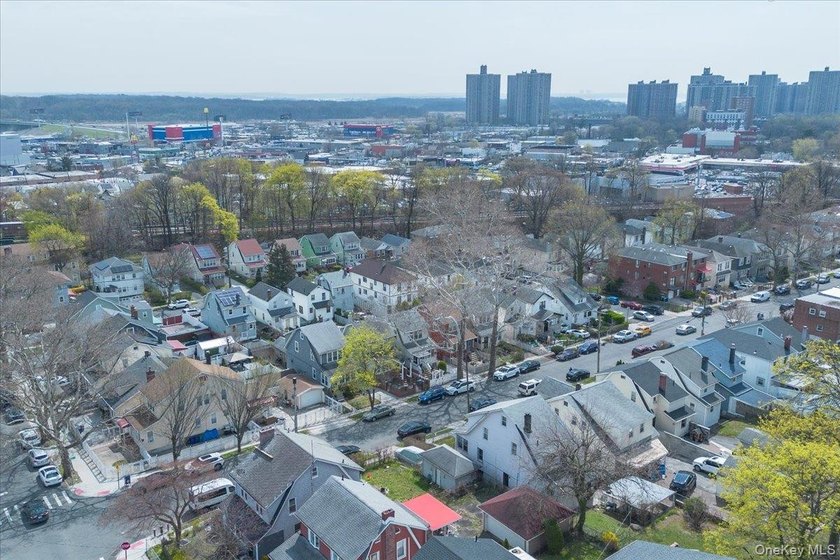 Legal one dwelling detached home in the Bronx featuring 3 - photo 34