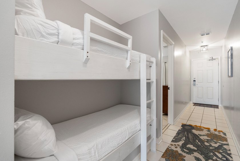 Enjoy coastal charm in this beautifully decorated 1 bed, 1.5 - photo 17