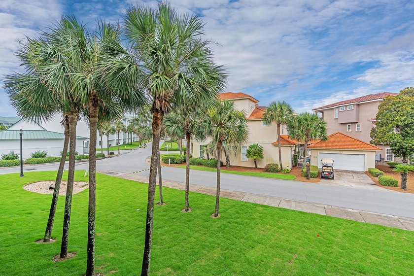 Enjoy coastal charm in this beautifully decorated 1 bed, 1.5 - photo 22