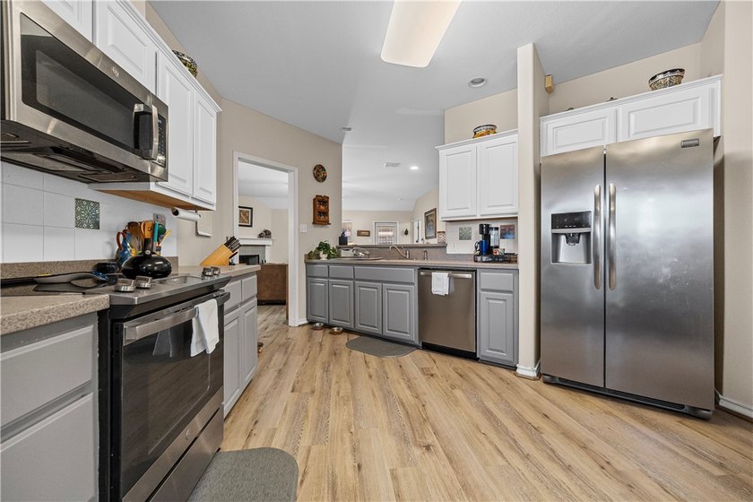 Welcome to 336 Lema Drive in the desirable Northshore - photo 11