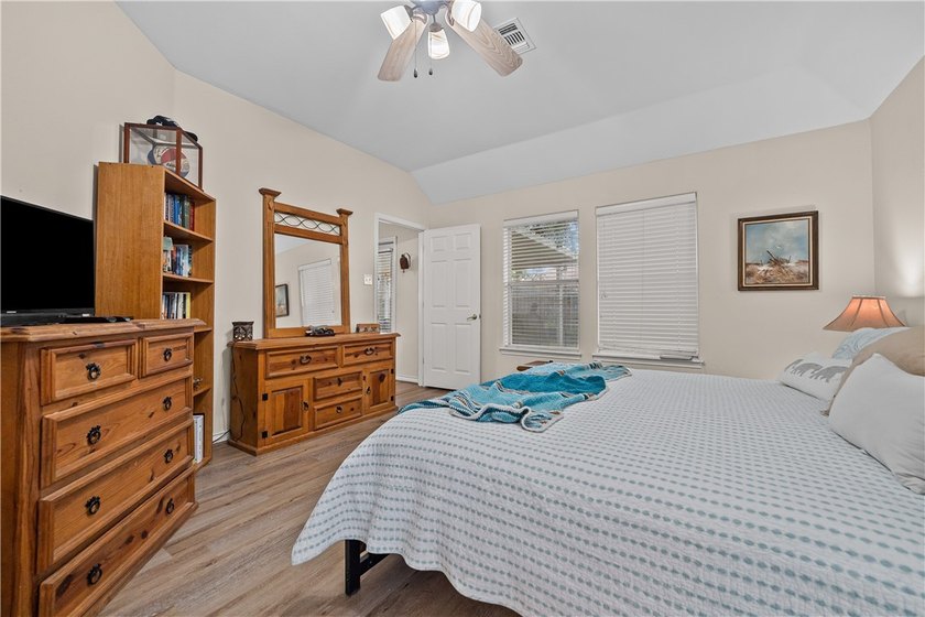 Welcome to 336 Lema Drive in the desirable Northshore - photo 17