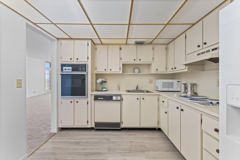 Stunning condominium in beautiful Boca Raton at the Patrician - photo 18