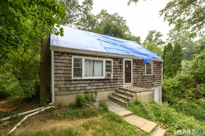 **HUGE INVESTOR OPPORTUNITY** Welcome to 34 Deepwood Lane - photo 2