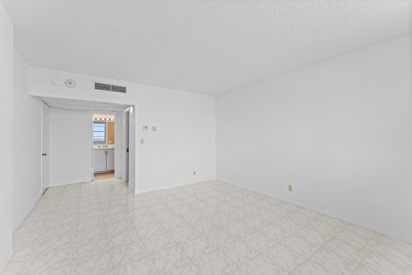 Stunning condominium in beautiful Boca Raton at the Patrician - photo 28