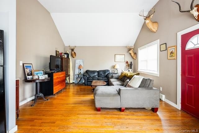 This in-line ranch has three bedrooms and one bathroom. The big - photo 3