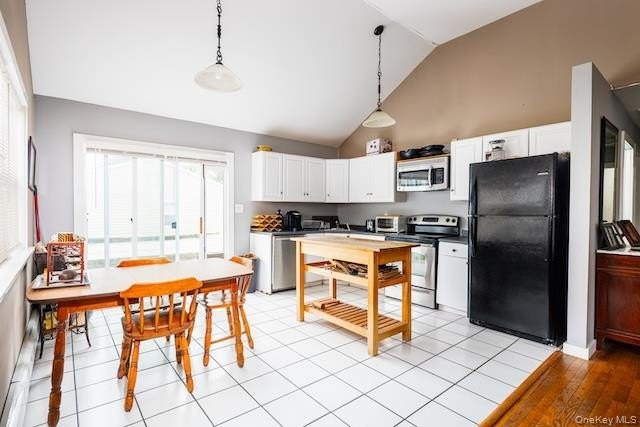This in-line ranch has three bedrooms and one bathroom. The big - photo 5