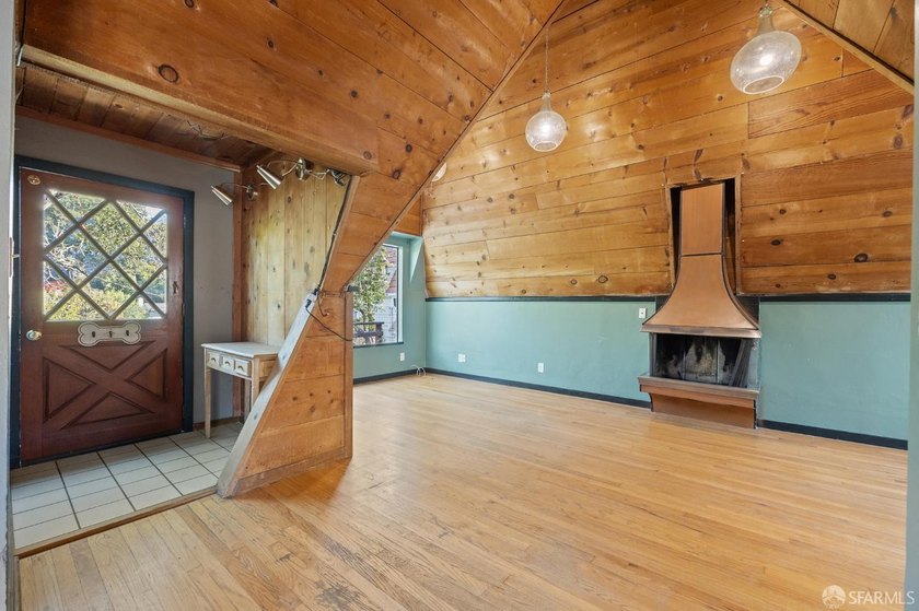 Perched above the street, this charming alpine-style cabin - photo 2