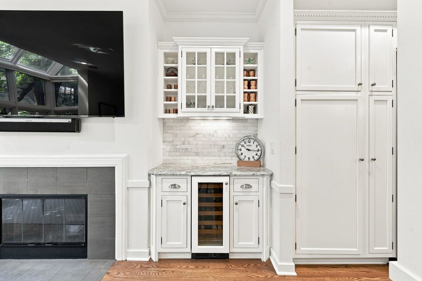 107 W DELAWARE Place F - photo 8