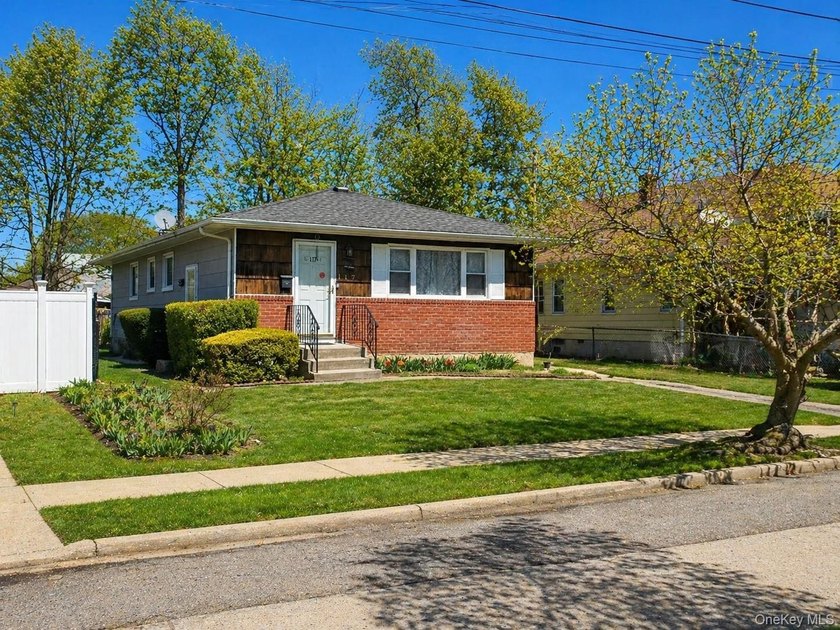 3-bedroom ranch offering 2 full bathrooms, a full finished - photo 2