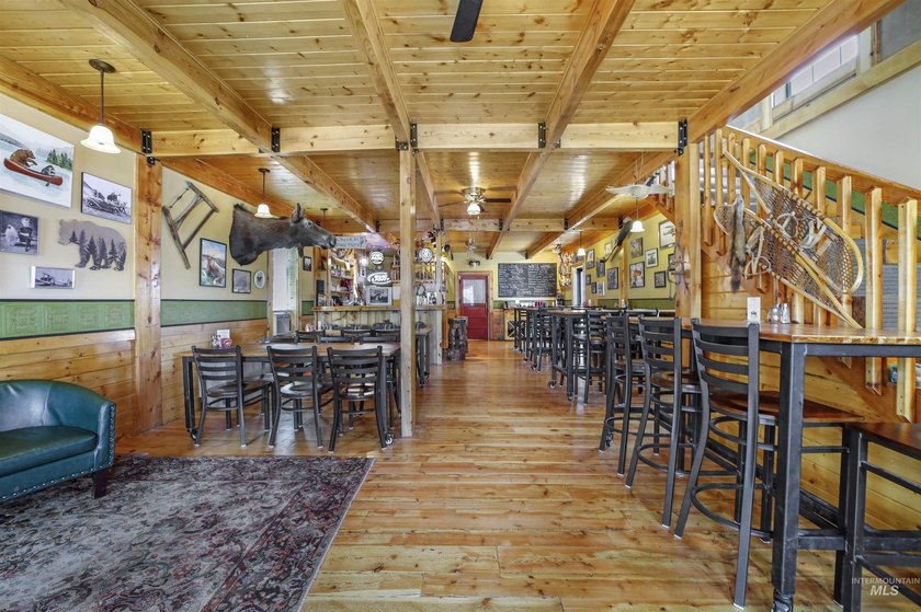 The Bear Bottom Inn is a fully equipped restaurant bar with - photo 9
