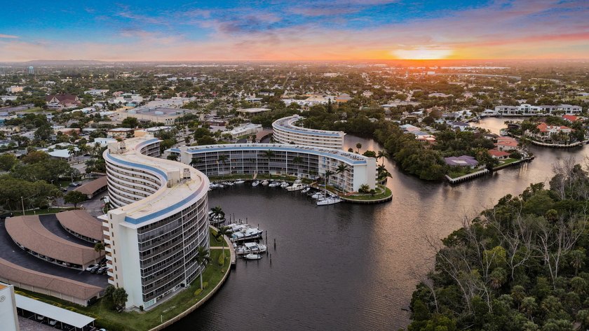 One of the finest three-bedroom waterfront residences in - photo 2