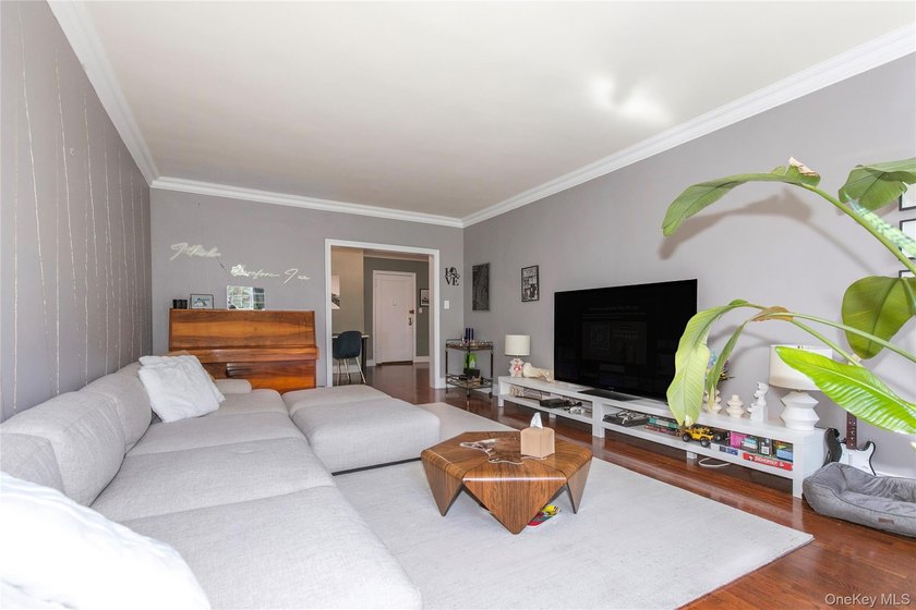 Welcome to this elegant, move in ready, 2-bedroom, 1-bathroom - photo 5