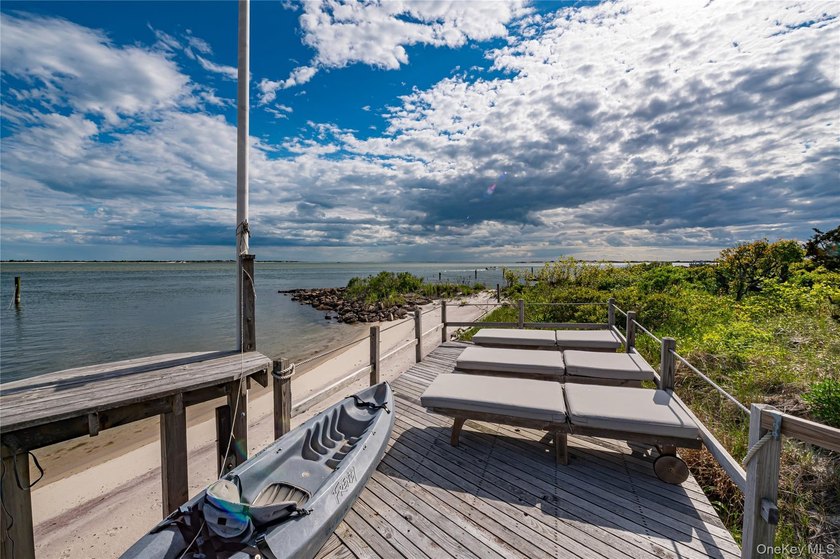 Welcome to 94 Savannah Walk, an exclusive waterfront retreat - photo 16