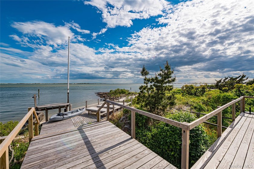 Welcome to 94 Savannah Walk, an exclusive waterfront retreat - photo 18