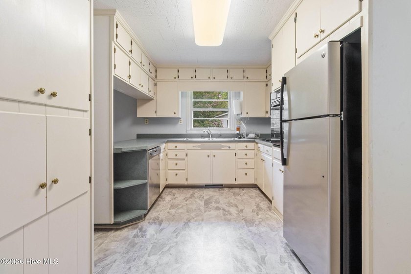 Tucked quietly away from the road at 312 N Mitchell Ford Rd in - photo 19