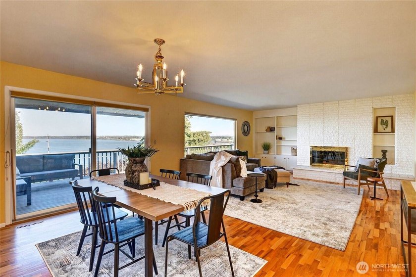 Perched on a quiet South Hill lane, this timeless Mid-Century - photo 8