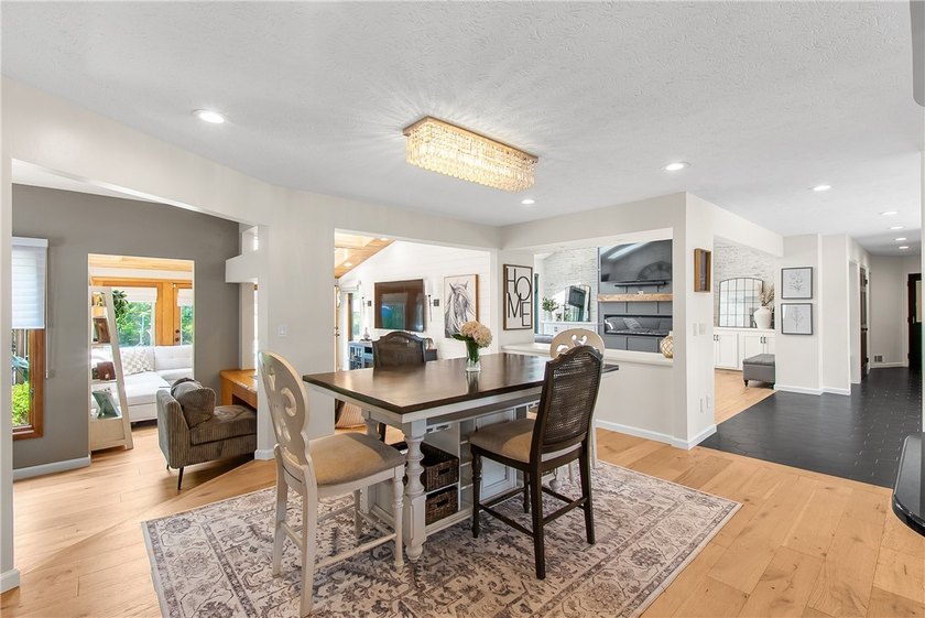 Welcome to 25 Country Wood Landing, where luxury, craftsmanship - photo 12