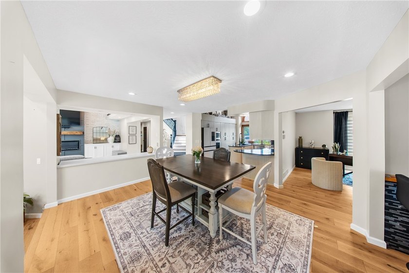 Welcome to 25 Country Wood Landing, where luxury, craftsmanship - photo 13