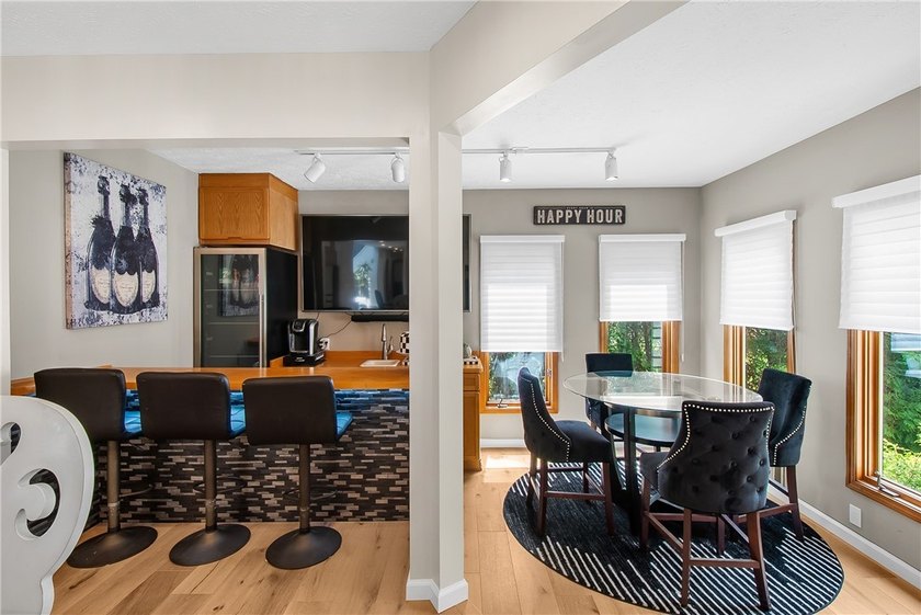 Welcome to 25 Country Wood Landing, where luxury, craftsmanship - photo 14