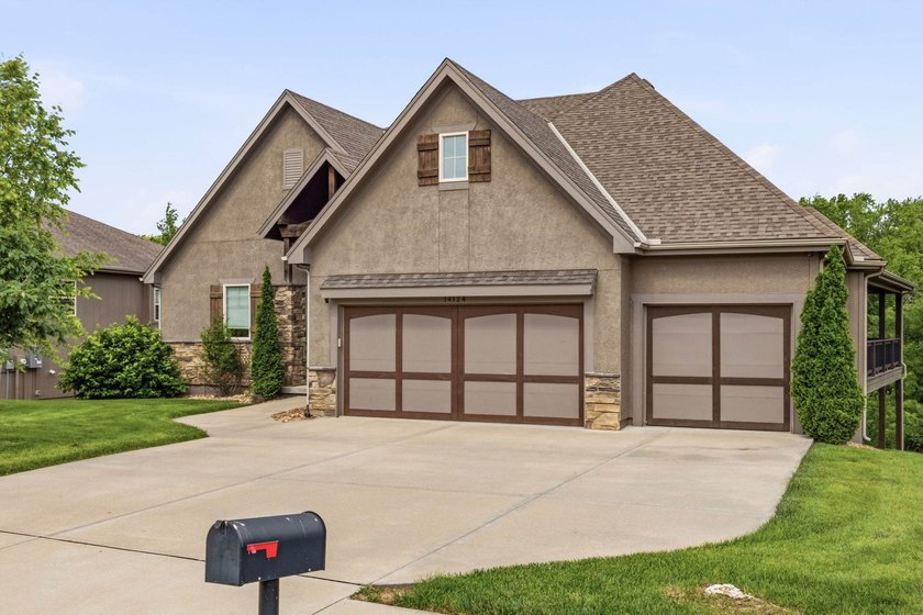 Welcome to this stunning 3-bedroom, 2.5-bath, reverse 1.5 ranch - photo 8